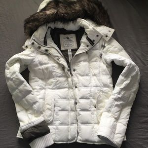 Abercrombie & Fitch A&F White Puffy Down Jacket